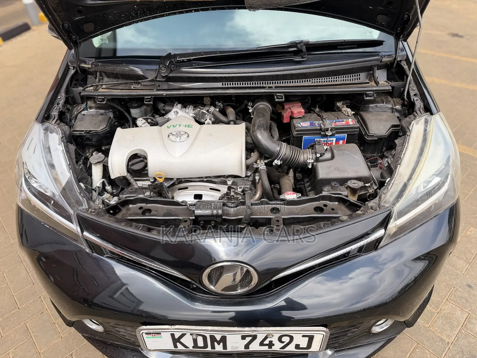 Toyota Vitz 1.3 FWD 5dr 2016 Black