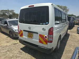 Toyota HiAce 2015 Silver