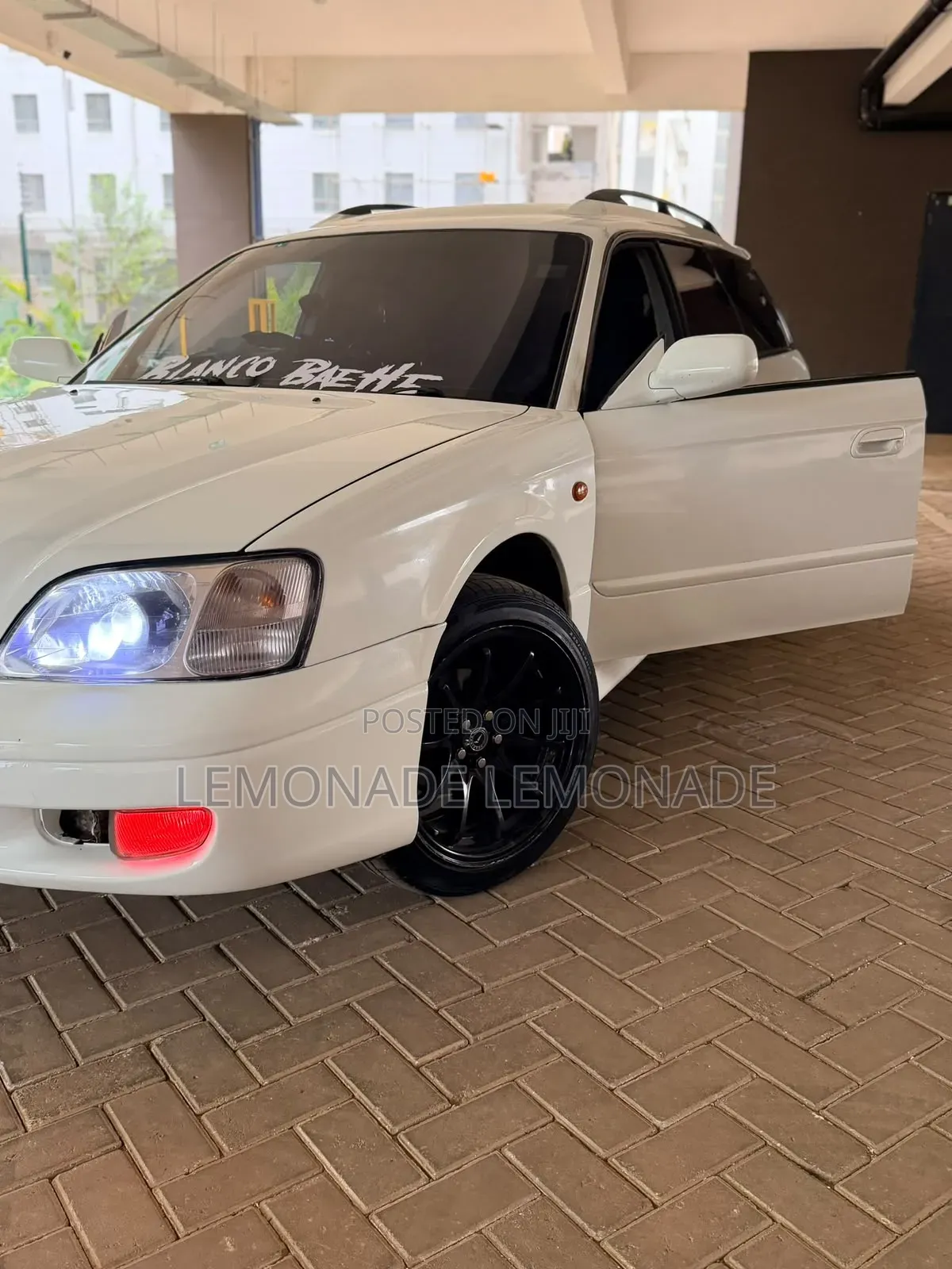 Subaru Legacy 1998 White