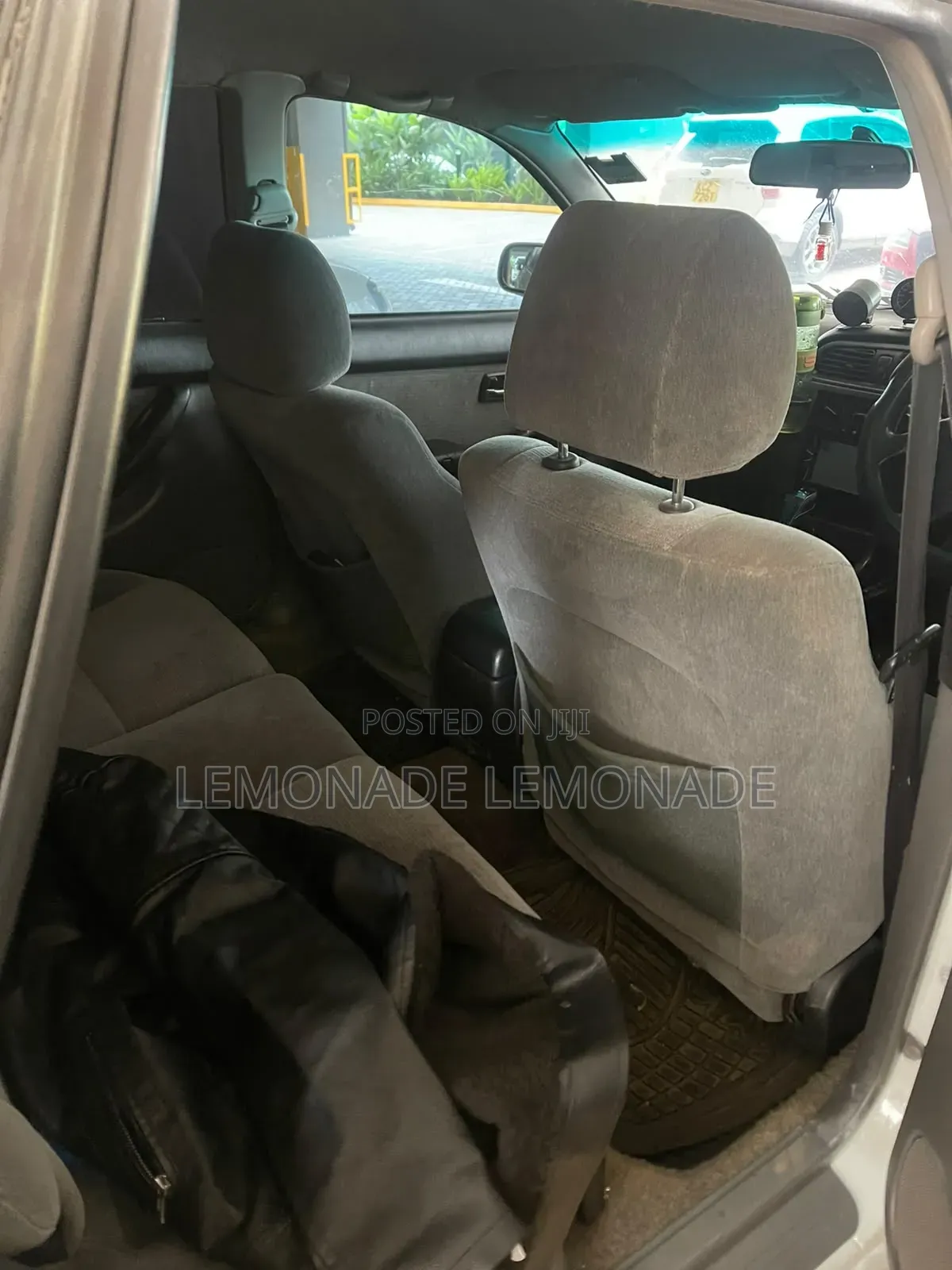 Subaru Legacy 1998 White