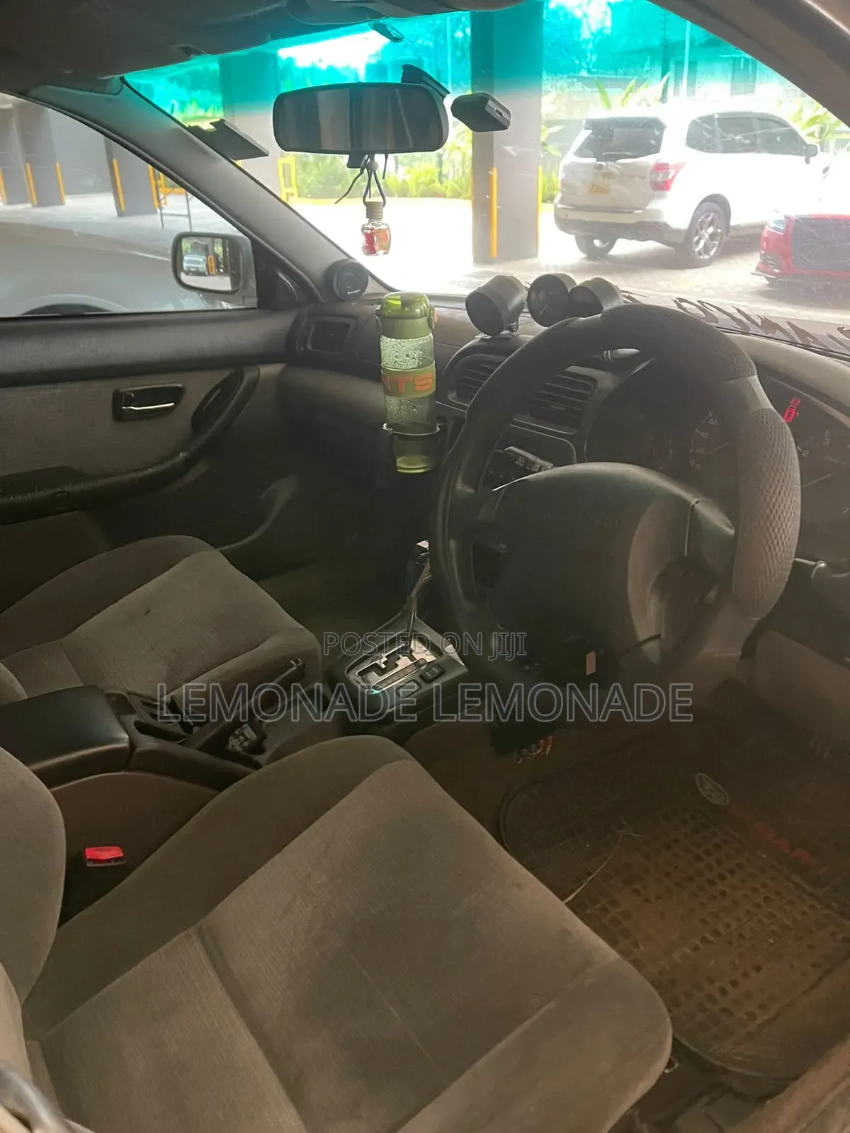 Subaru Legacy 1998 White