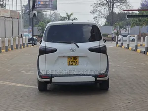 Toyota Sienta 2016 White