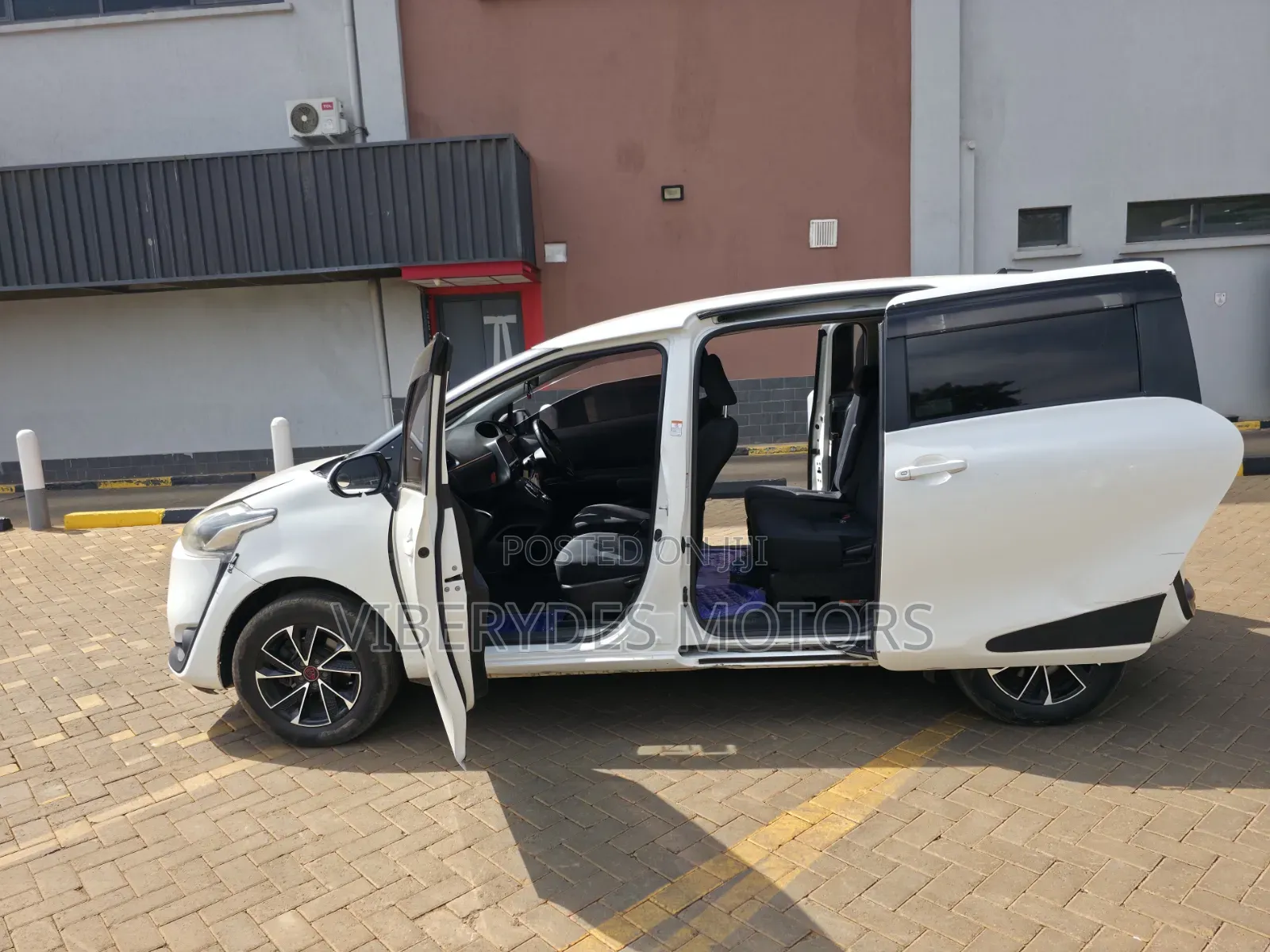 Toyota Sienta 2016 White