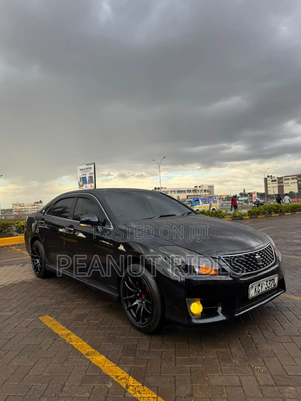 Toyota Crown 2012 Black