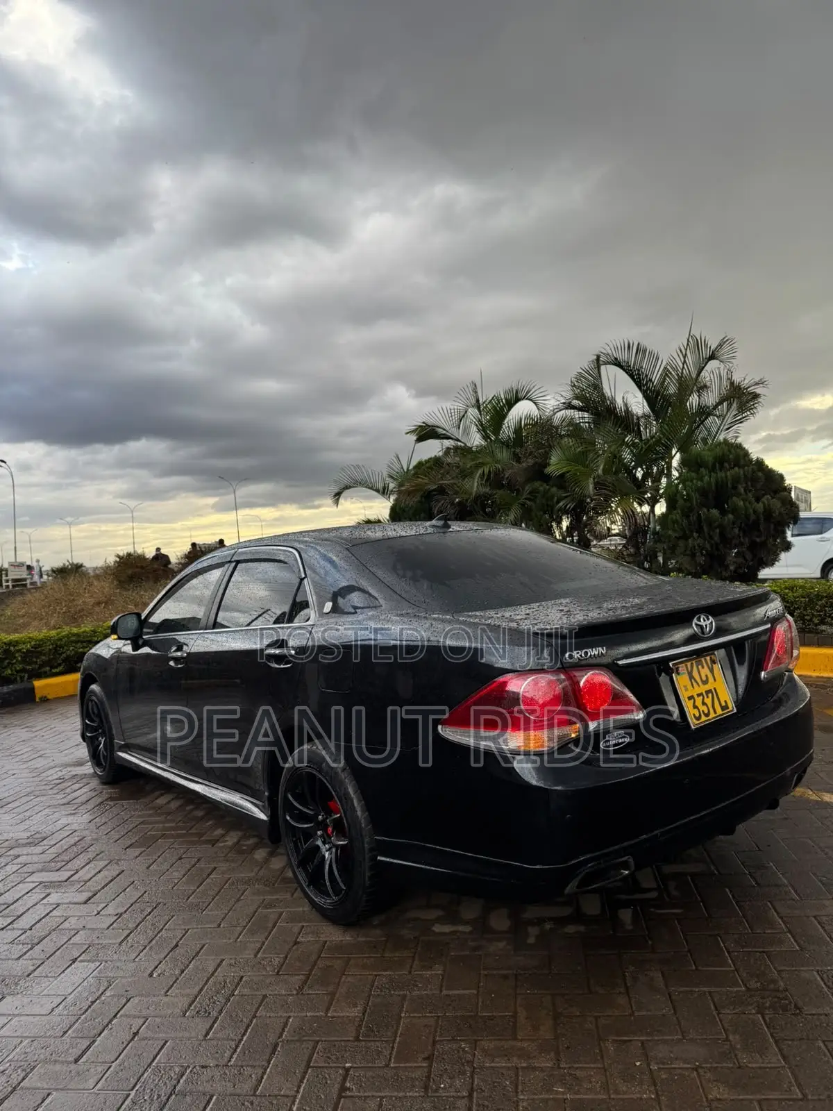 Toyota Crown 2012 Black