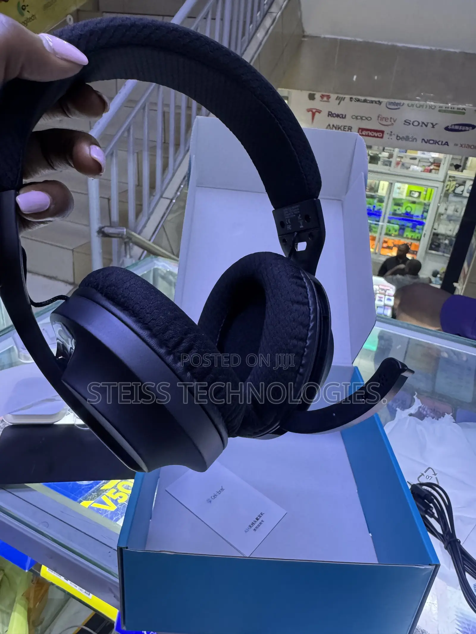 Celebrat A34 Wireless Headphones With Microphone