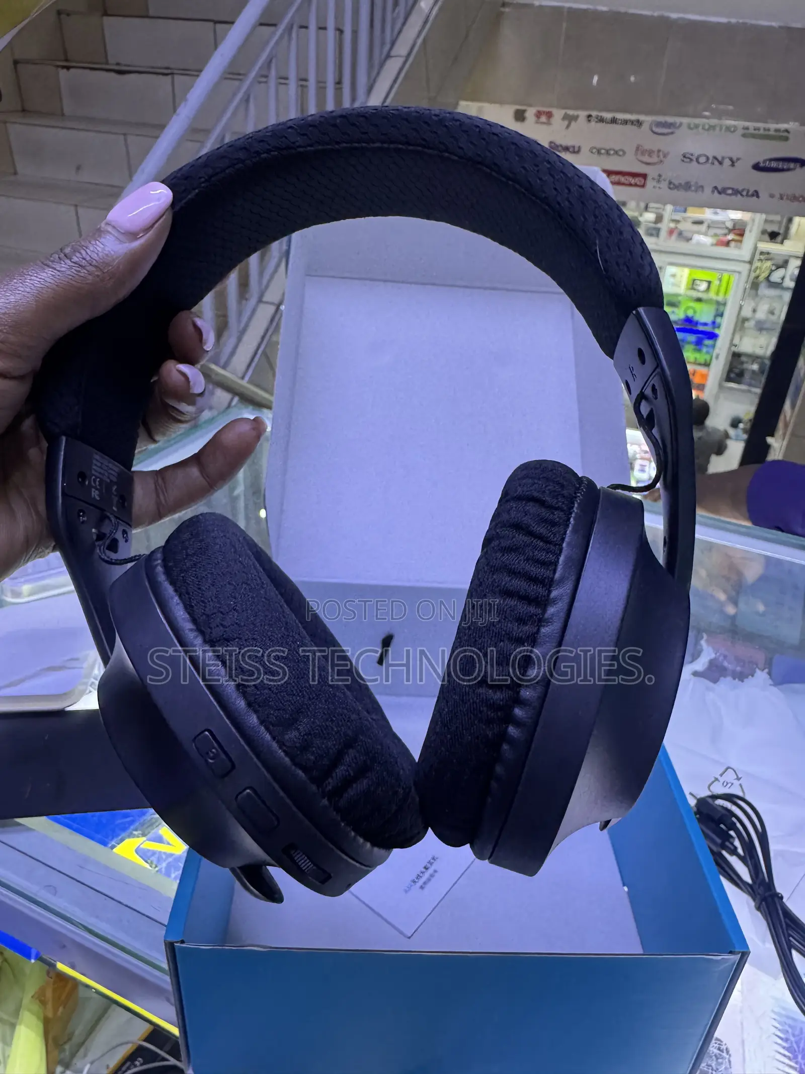 Celebrat A34 Wireless Headphones With Microphone