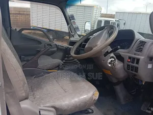 Hino Dutro 2009 White
