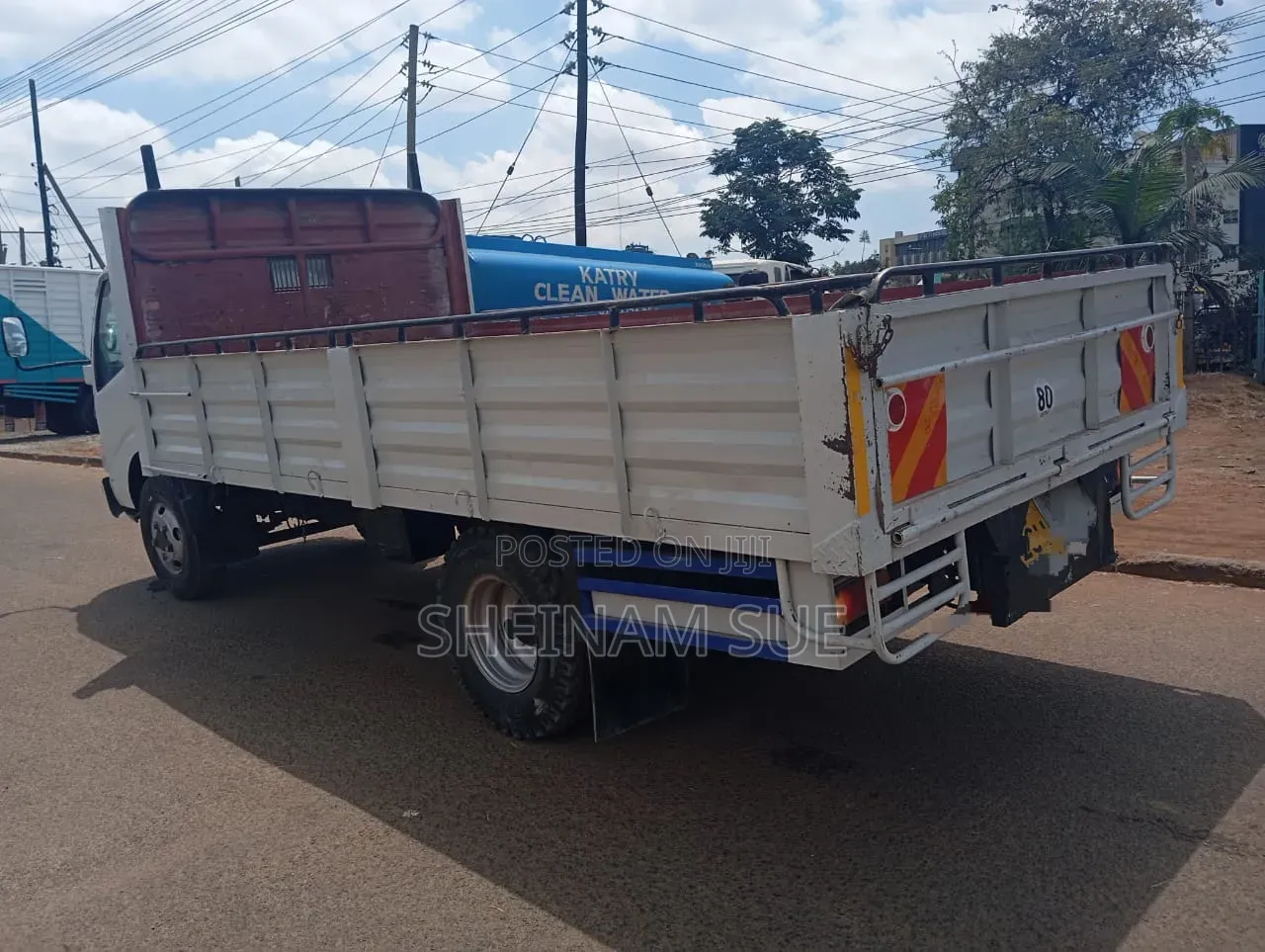 Hino Dutro 2009 White