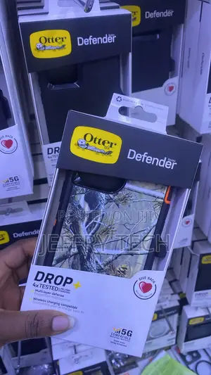 OtterBox Defender Series Smartphone Case a Realtree Camo iPhone 13,