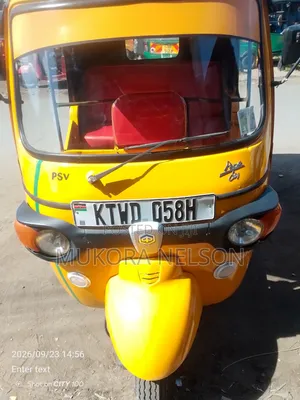 Piaggio 2025 Yellow
