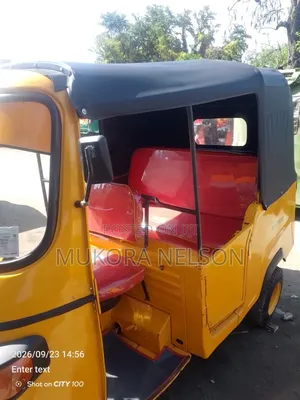 Piaggio 2025 Yellow