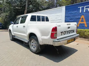 Toyota Hilux 2014 White