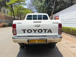 Toyota Hilux 2014 White