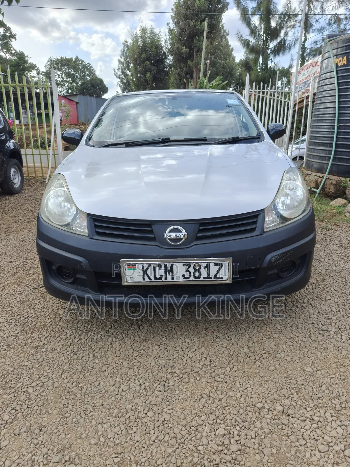 Nissan Advan 2010 Silver