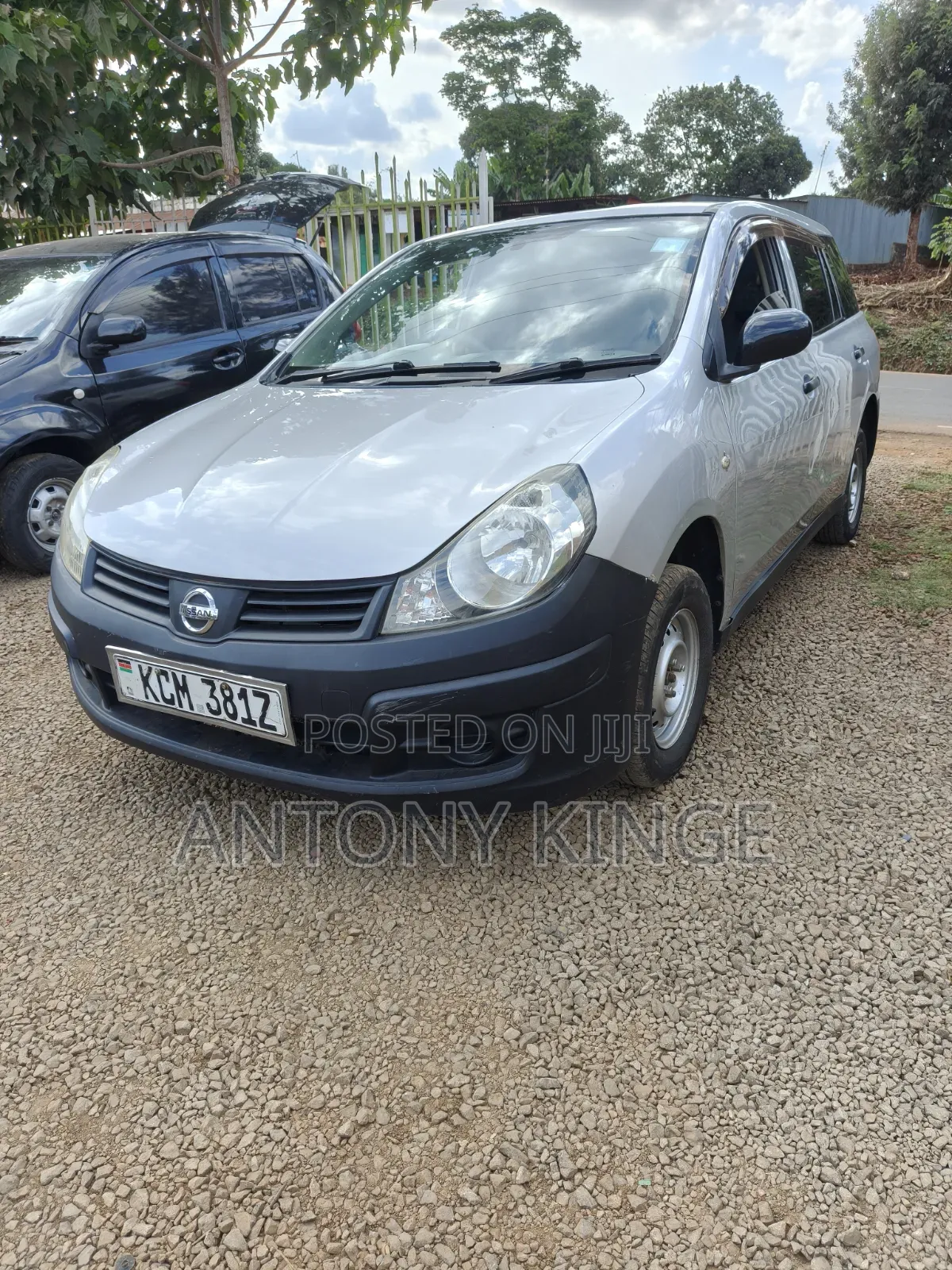 Nissan Advan 2010 Silver