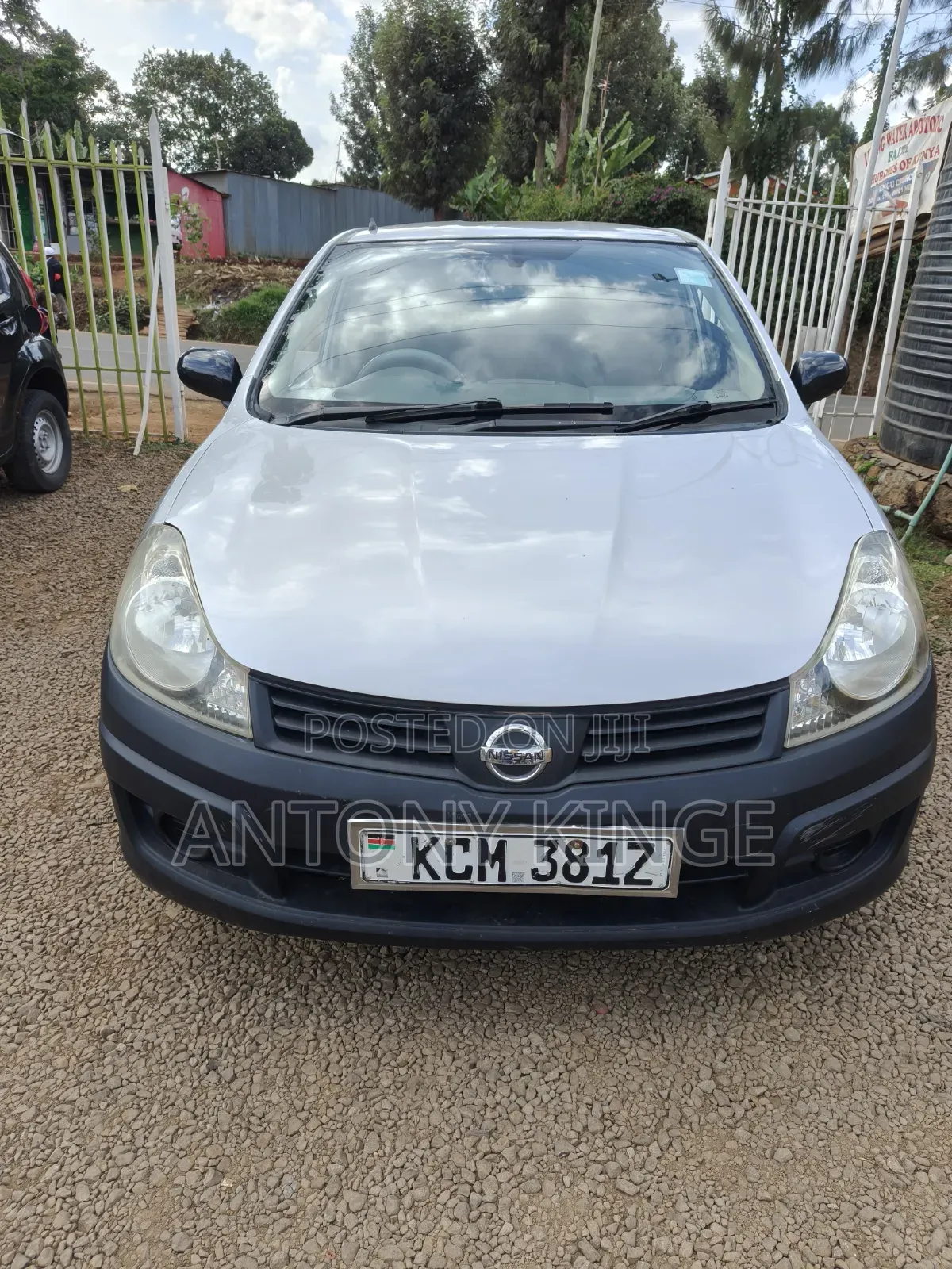 Nissan Advan 2010 Silver