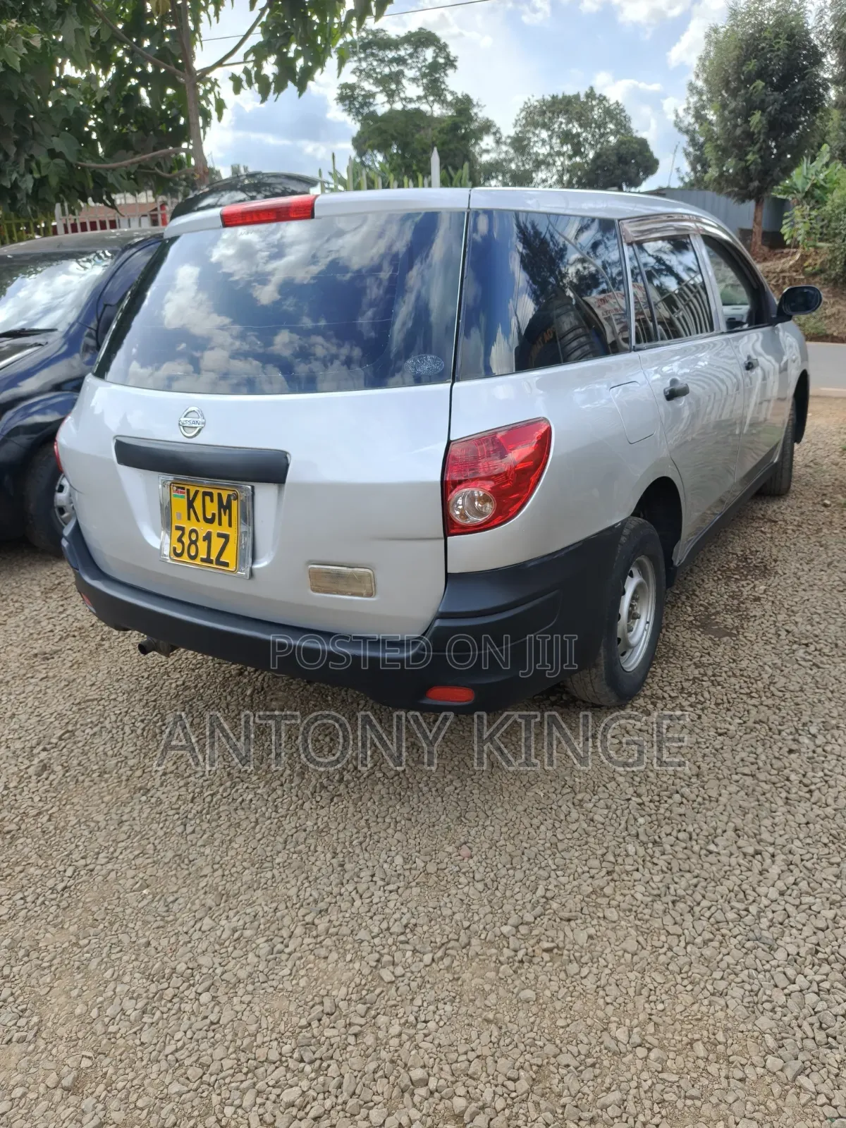 Nissan Advan 2010 Silver