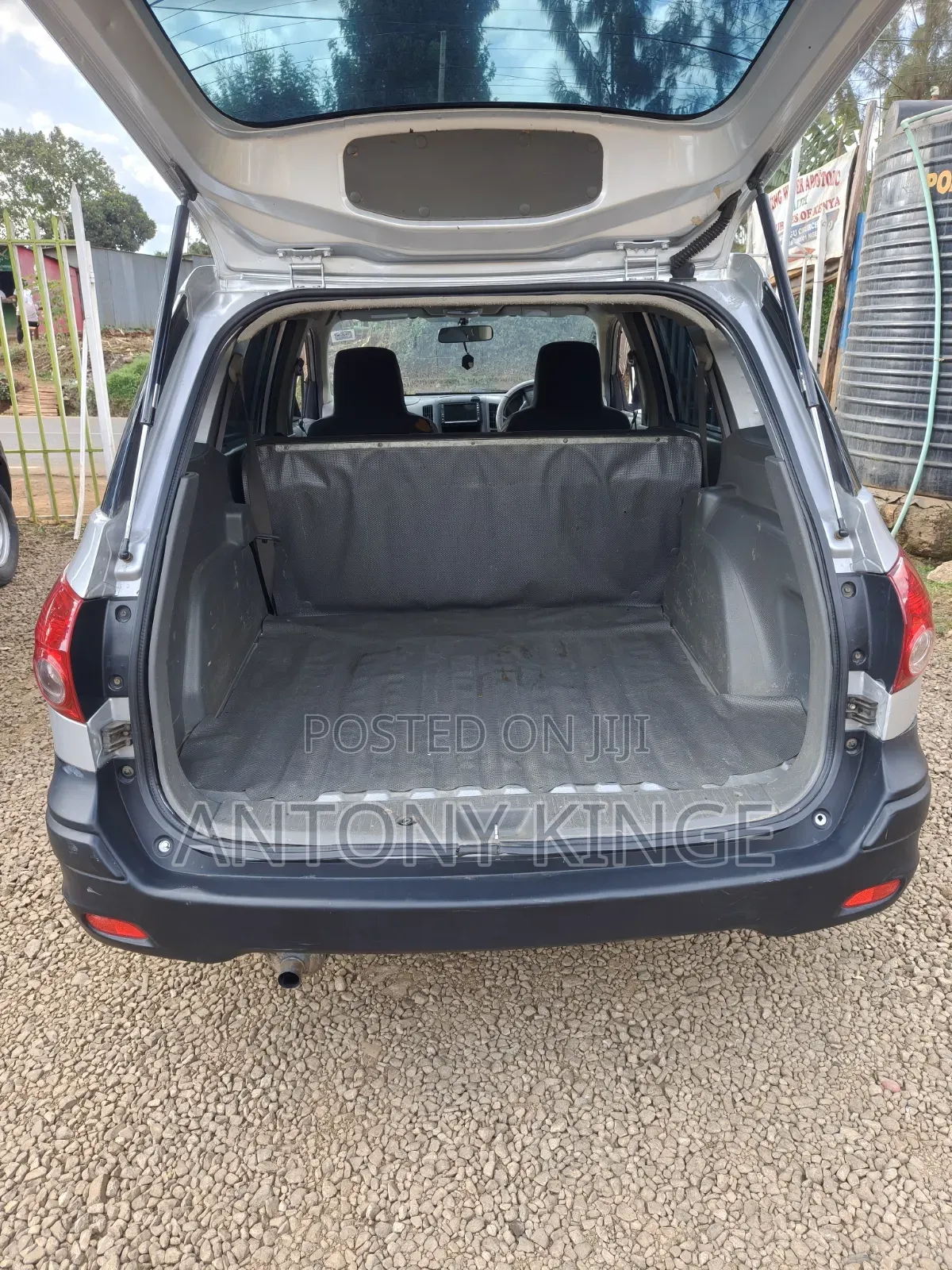 Nissan Advan 2010 Silver