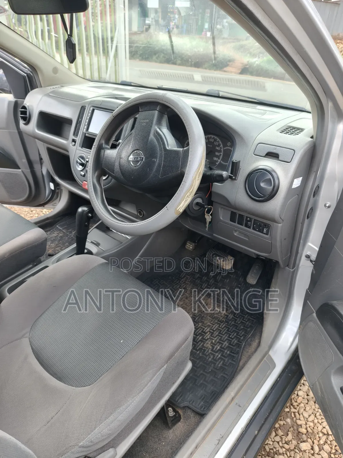 Nissan Advan 2010 Silver