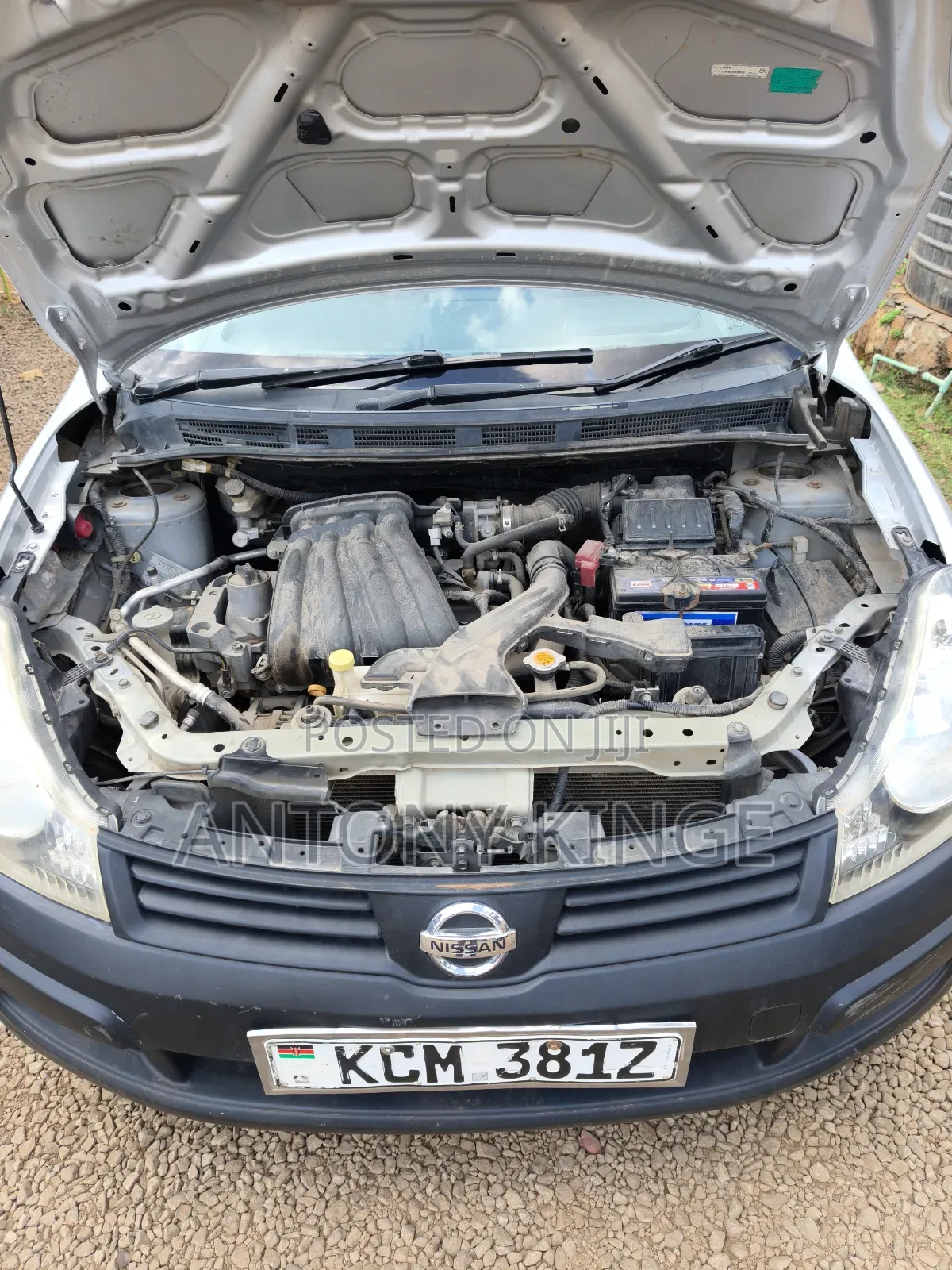 Nissan Advan 2010 Silver