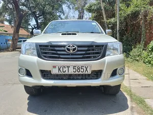 Toyota Hilux 2011 Gray