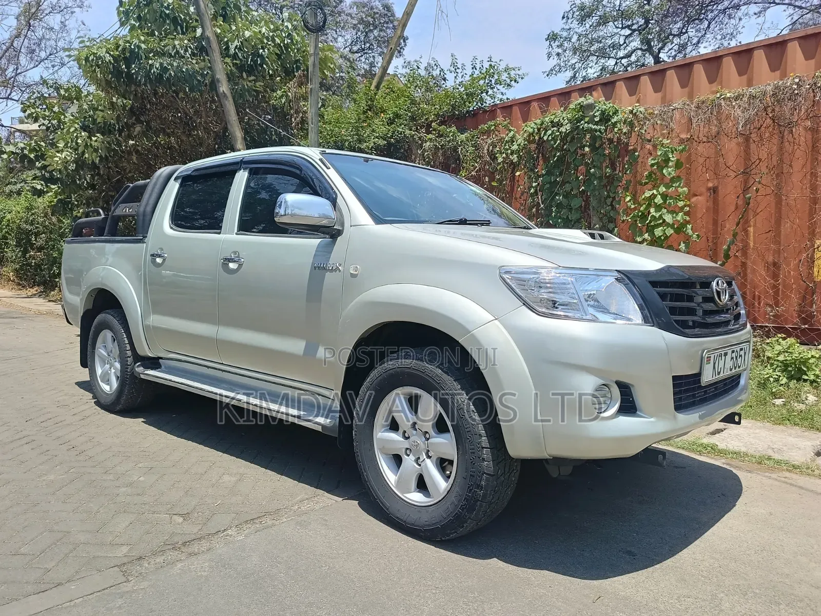 Toyota Hilux 2011 Gray