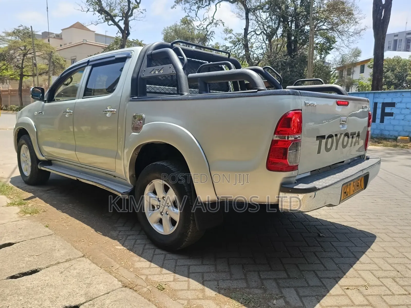 Toyota Hilux 2011 Gray