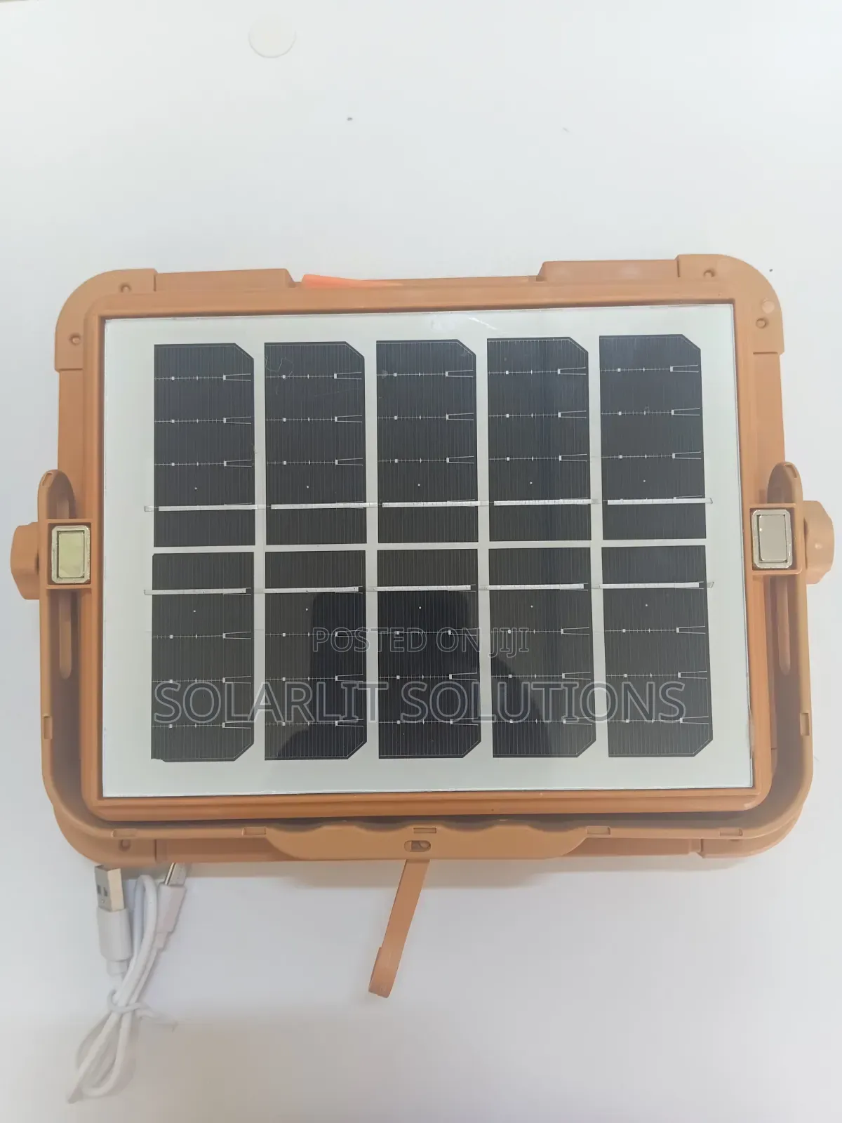 Portable Solar LED Light–Rechargeable Flood Light Power Bank (IP66)