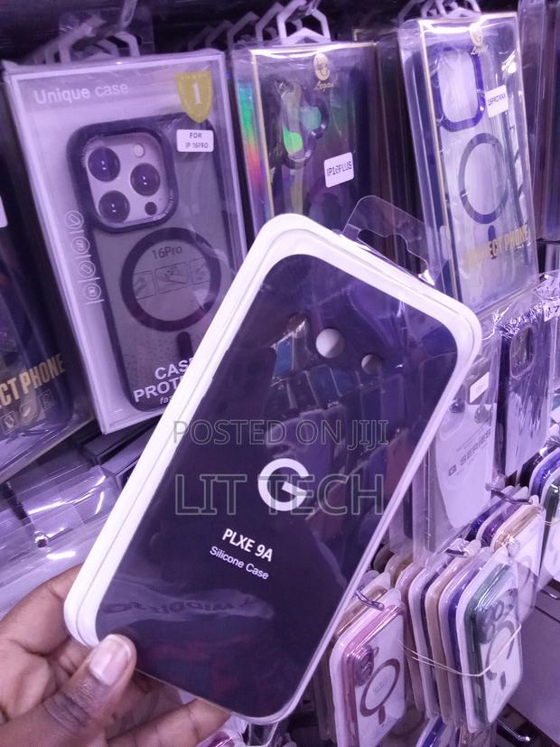 Google Pixel 9a Liquid Soft Silicone Case With Microfiber Lining-Black - thumbnail 2