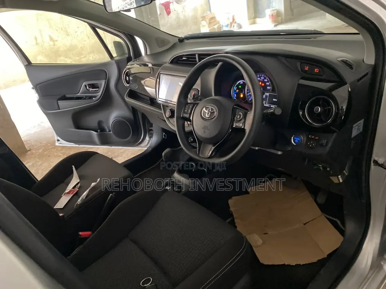 Toyota Vitz 2019 Silver