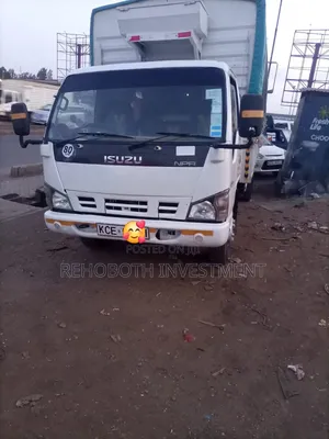 Isuzu ELF Truck 2015 White