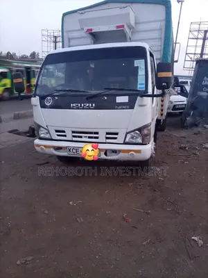 Isuzu ELF Truck 2015 White