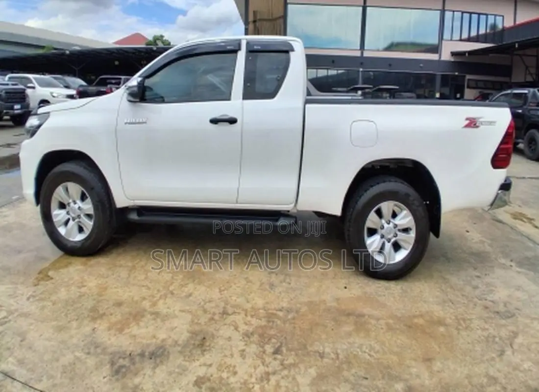 Toyota Hilux Revo Smart Cab Deisel 2.4 AWD 2019 Off white