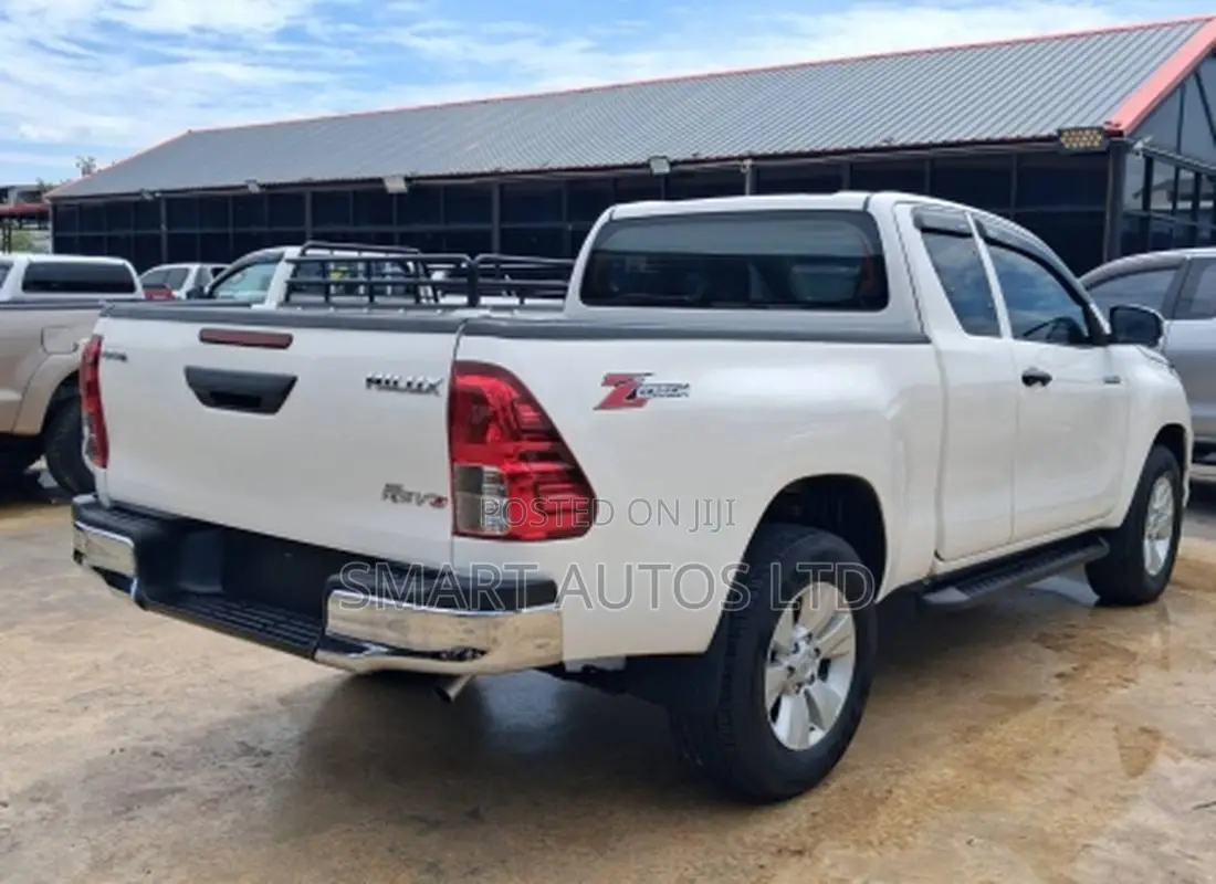 Toyota Hilux Revo Smart Cab Deisel 2.4 AWD 2019 Off white