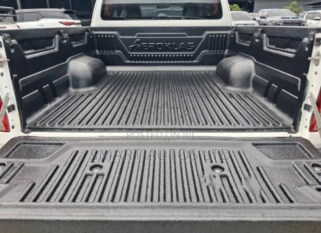 Toyota Hilux Revo Smart Cab Deisel 2.4 AWD 2019 Off white