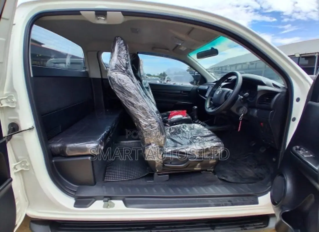 Toyota Hilux Revo Smart Cab Deisel 2.4 AWD 2019 Off white