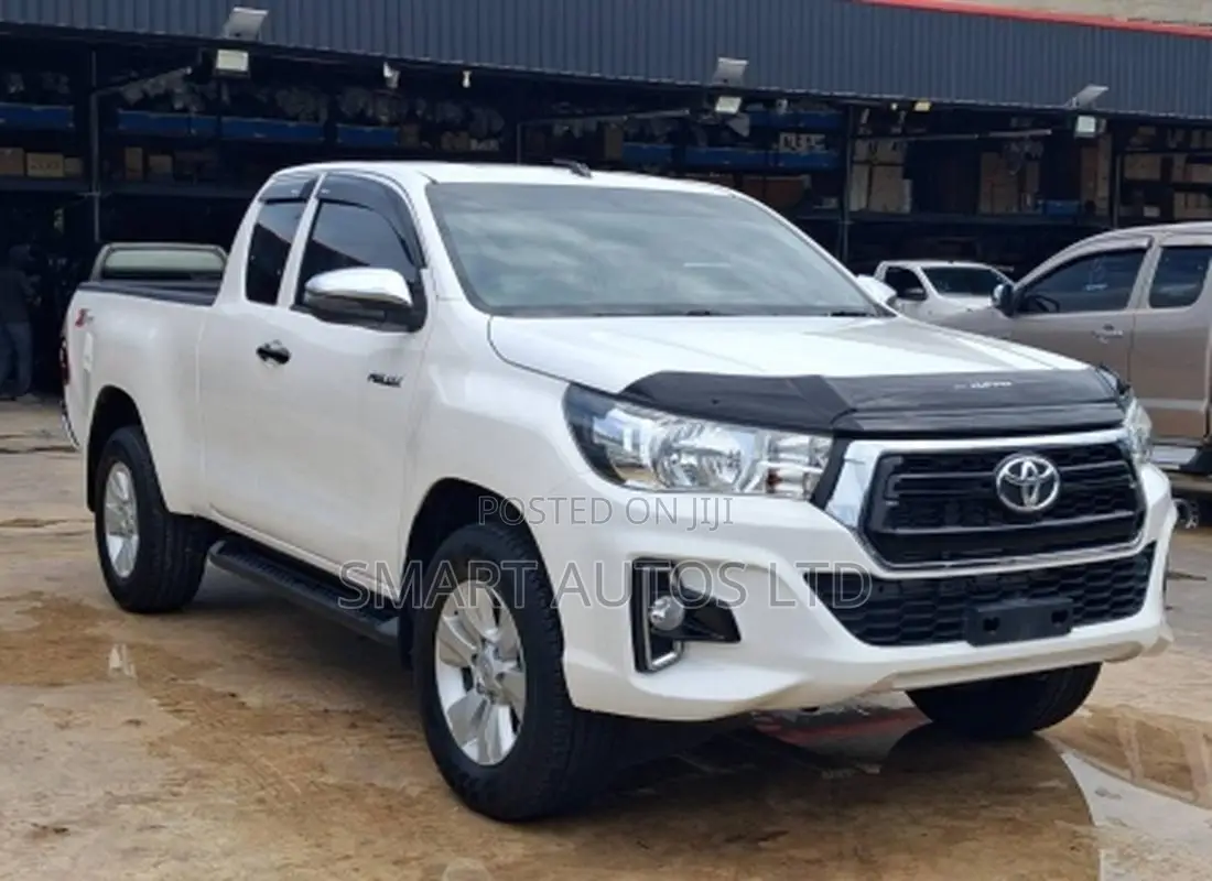 Toyota Hilux Revo Smart Cab Deisel 2.4 AWD 2019 Off white