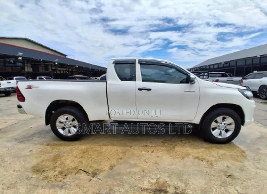 Toyota Hilux Revo Smart Cab Deisel 2.4 AWD 2019 Off white