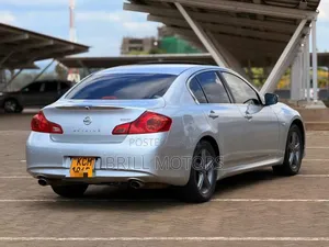 Nissan Skyline 2010 Silver