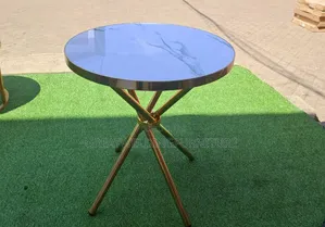 Round White Faux-Marble Top or Coffee Table With Gold Cross-Legs J6y