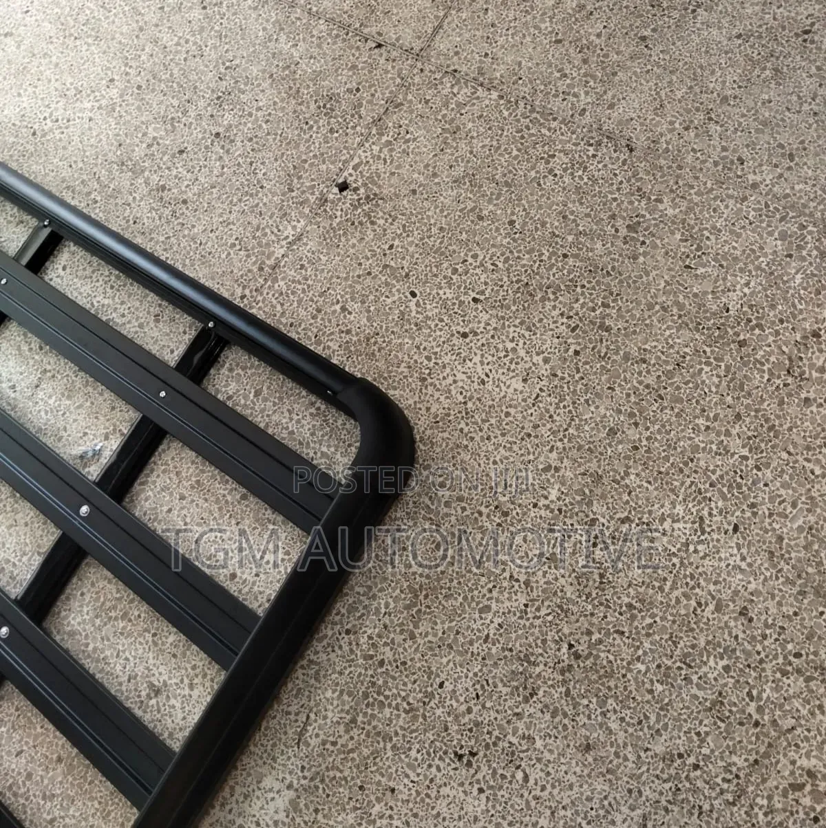 Srong and Durable Roof Carrier - Fits All Cars!