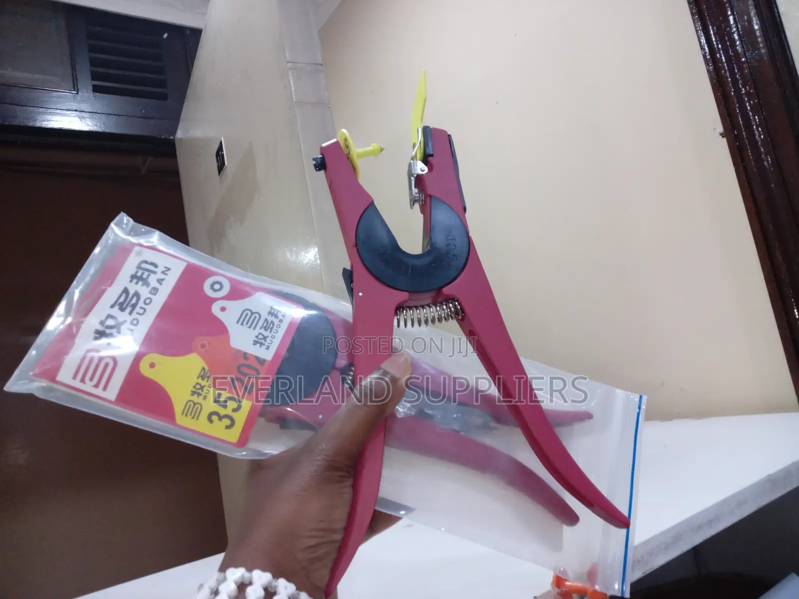Professional-Grade Tag Applicator Pliers