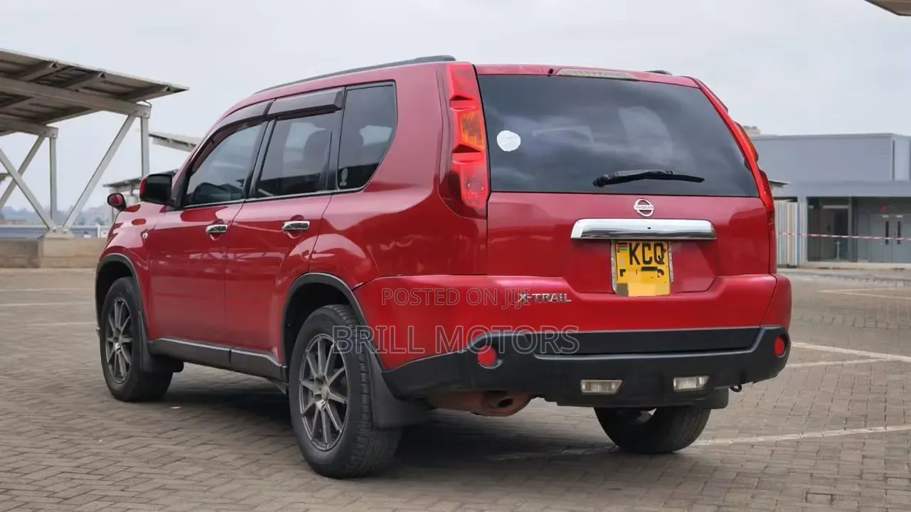 Nissan X-Trail 2011 Red
