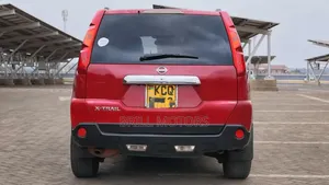Nissan X-Trail 2011 Red