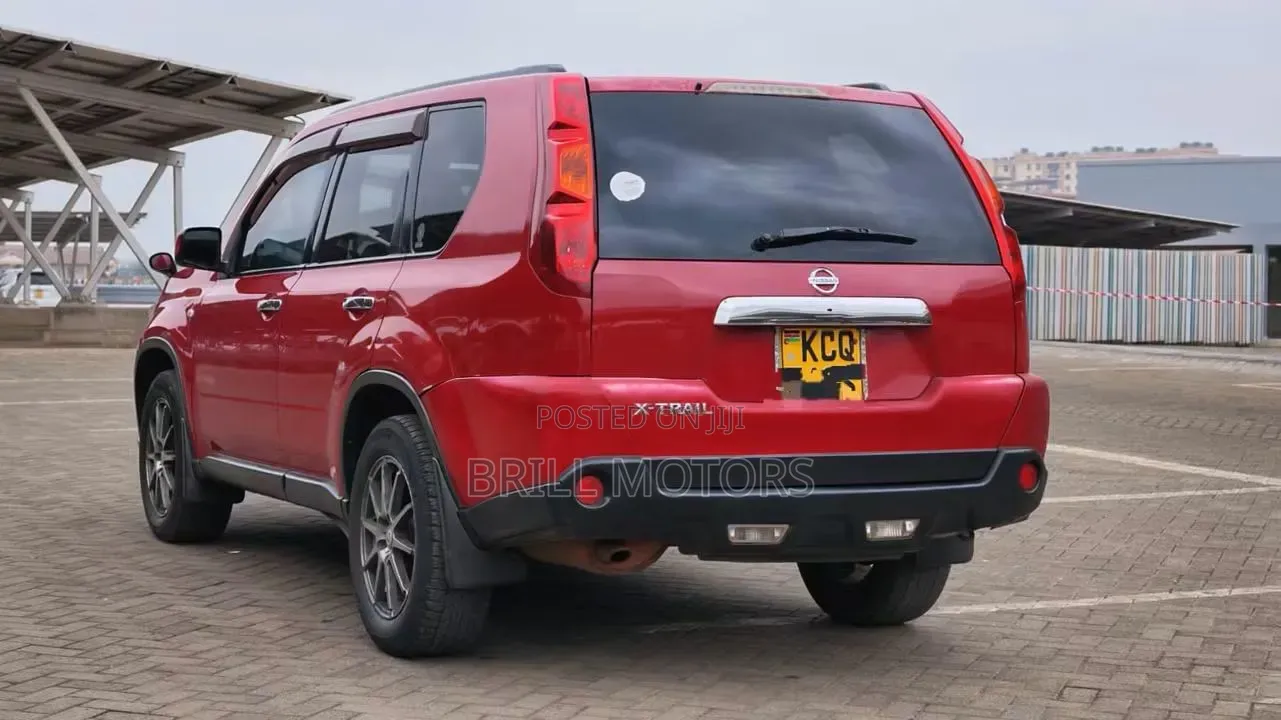 Nissan X-Trail 2011 Red