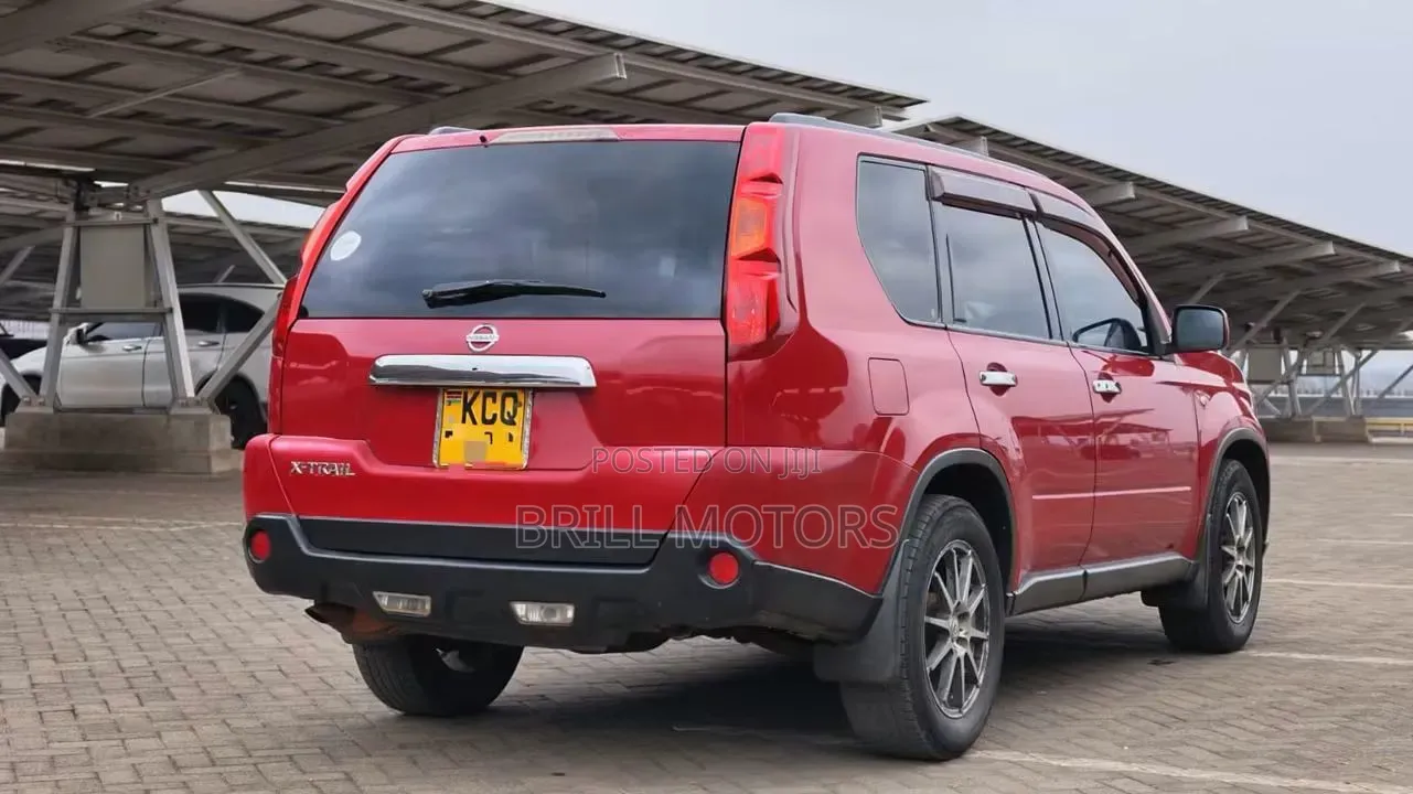 Nissan X-Trail 2011 Red