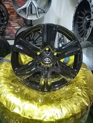 Size 17 5/17 / 139 Black Prado Rims