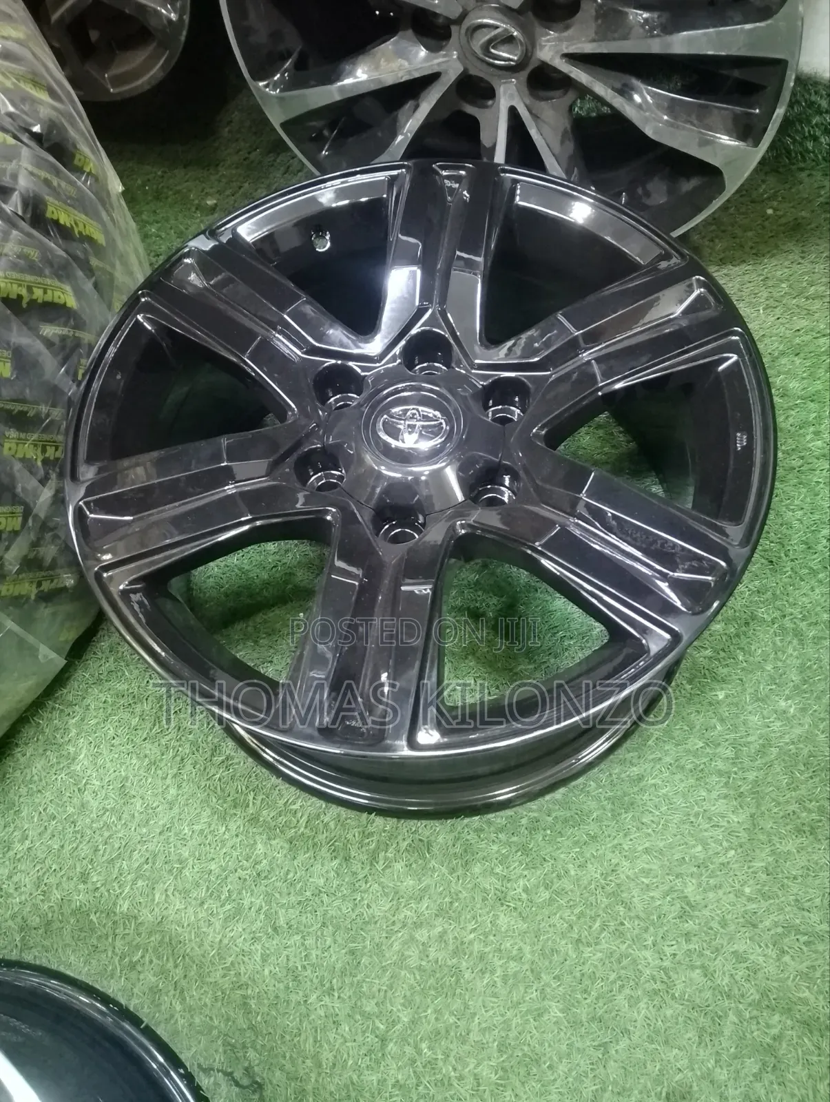 Size 17 5/17 / 139 Black Prado Rims