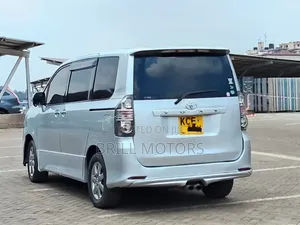 Toyota Voxy 2007 Silver
